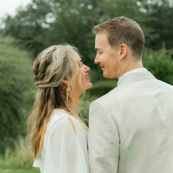 Deze foto toont Nick en Sofie, koppel in het echte leven en zaakvoerders van Billie Branding