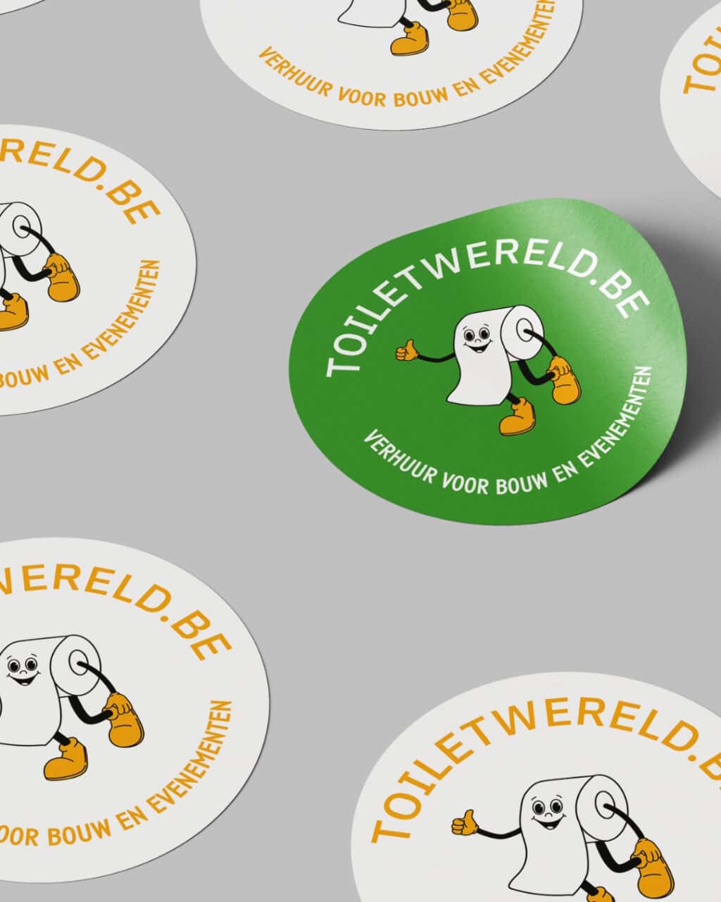Toiletwereld logo sticker, cartoon toilet met bouwhelm en gereedschap, promotie voor bouw en evenement